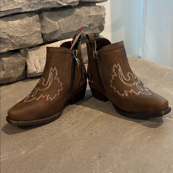 Ariat Mya Lil’ Stompers snip toe ankle boots,zipper entry,stretch panel,Western - Picture 4 of 13